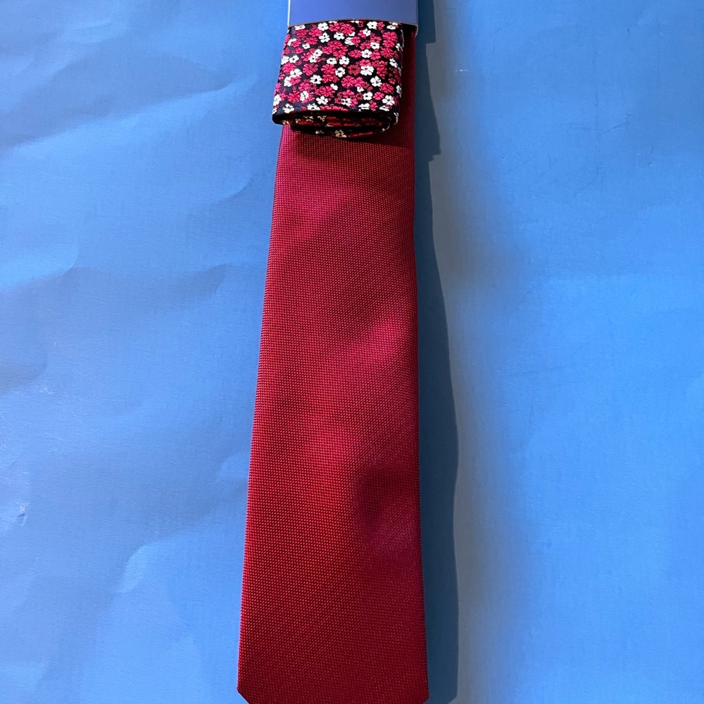 ISAAC MIZRAHI TIE FOR MEN SIZE 58” L COLOR RED WINE BNWT
